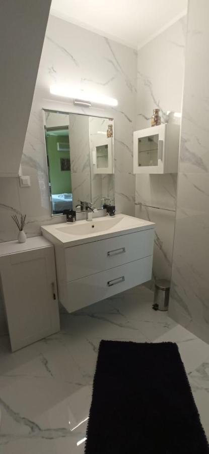 Luxury Apartments Kyara สปลิท ภายนอก รูปภาพ