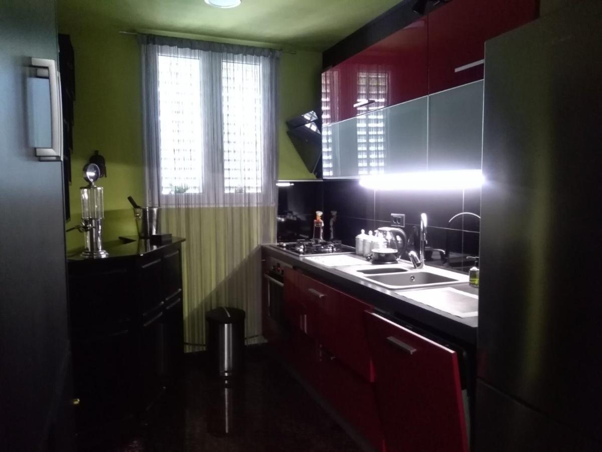 Luxury Apartments Kyara สปลิท ภายนอก รูปภาพ